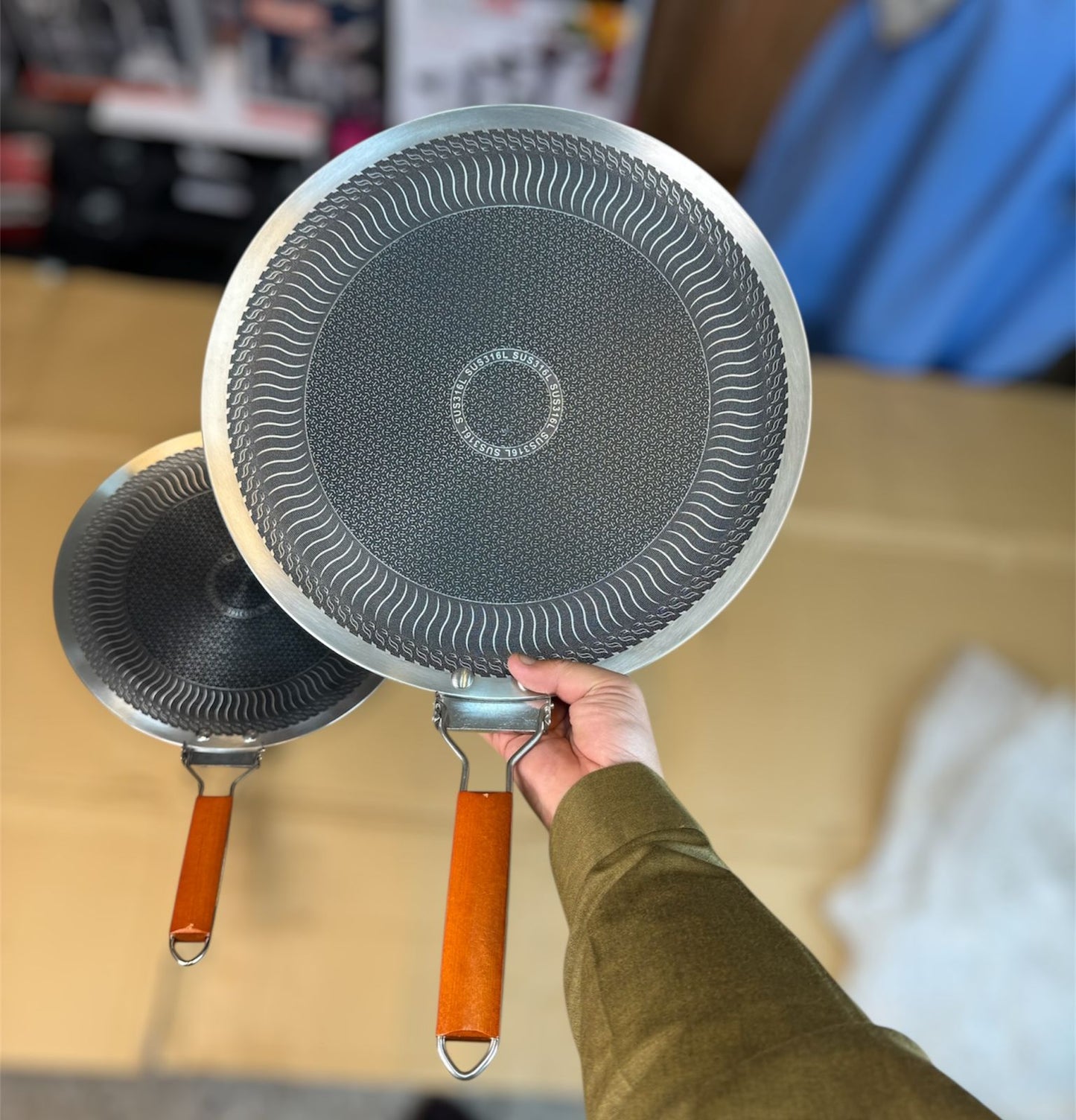 Honeycomb Non-Stick Tawa with Wooden Handle (34cm & 36cm)
