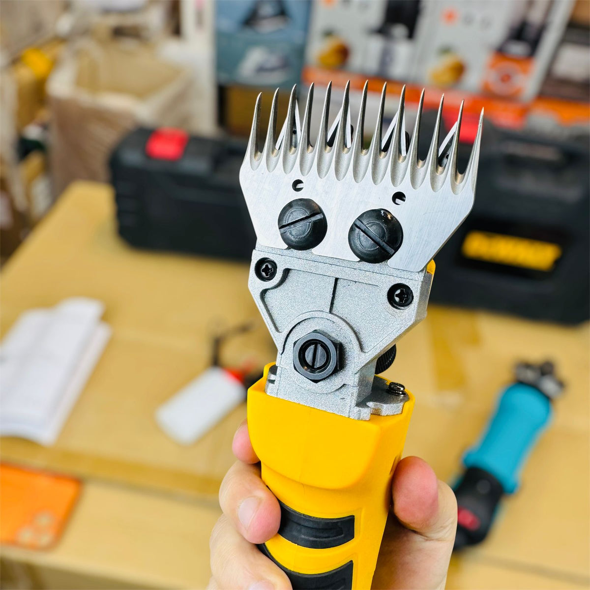 Animal hair cutting machine ( hair trimmer )